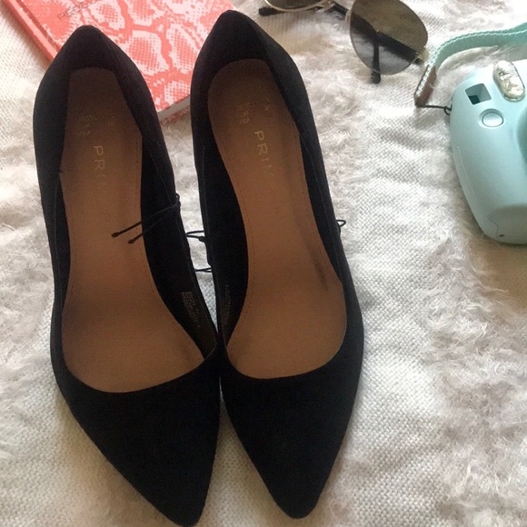 Black Heels - Picture 2 of 4